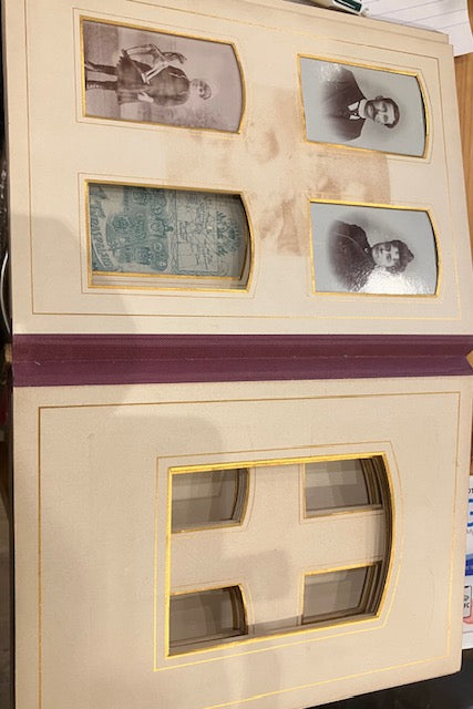 Intérieur d'album photo ancien